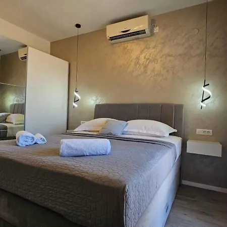 9 * Makarska